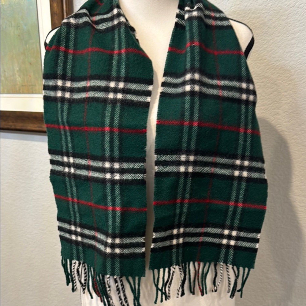 Authentic Burberry Green Plaid Scarf - Picture 2 of 9